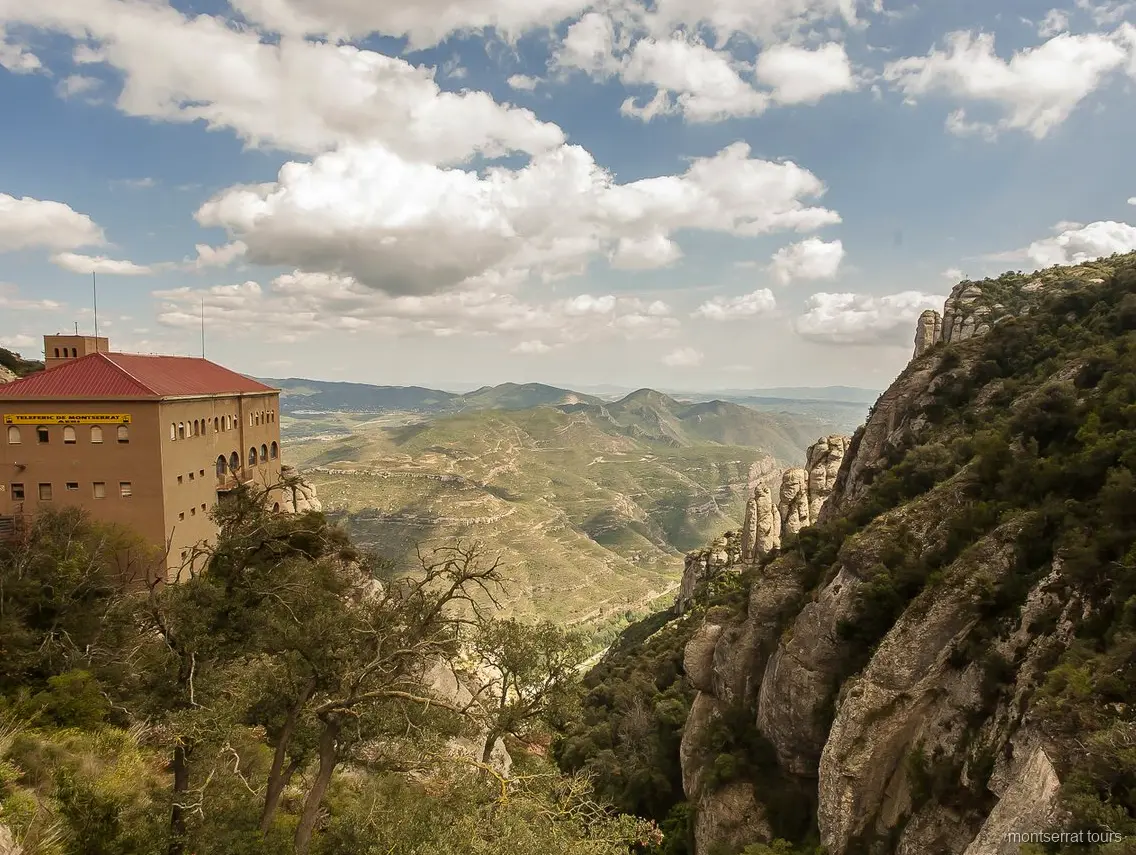 Plat catalan traditionnel servi au restaurant de Montserrat inclus dans le billet