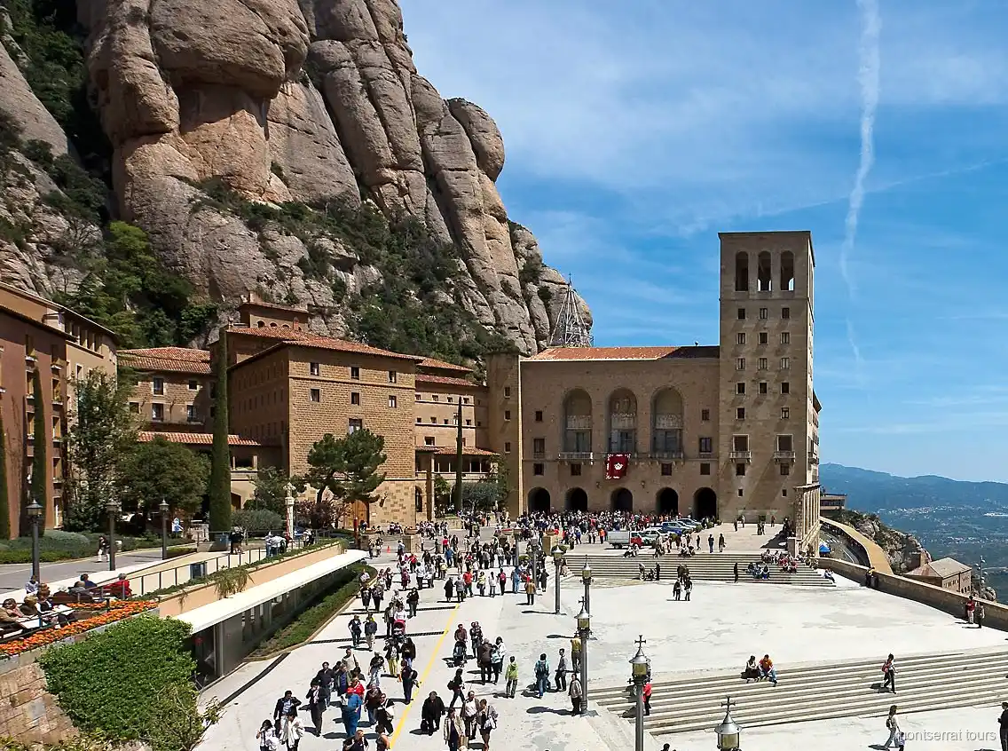 Furgoneta privada utilitzada per a la recollida a l'hotel en l'excursió al cava a Montserrat