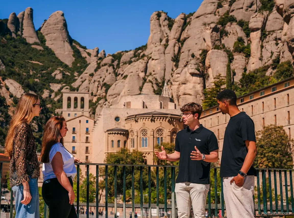 Basílica del Monasterio de Montserrat visitada al inicio de la excursión a Girona y Costa Brava