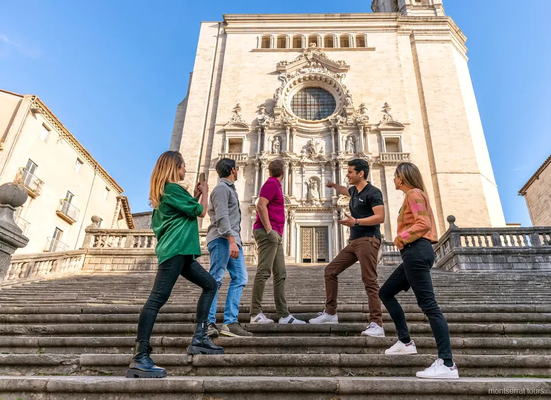 Parada al litoral de la Costa Brava al final de l'excursió guiada a Montserrat i Girona