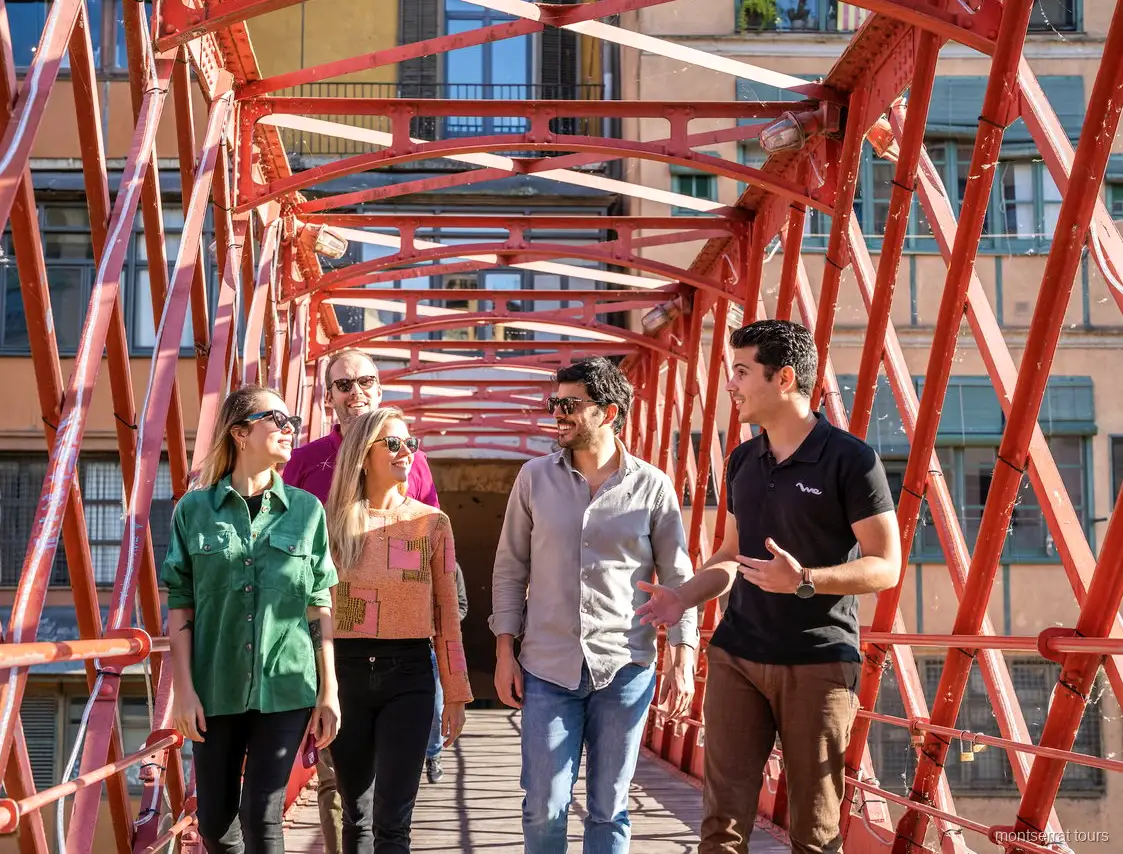 Barri Vell de Girona al capvespre en l'excursió de 2 dies a Montserrat i Girona