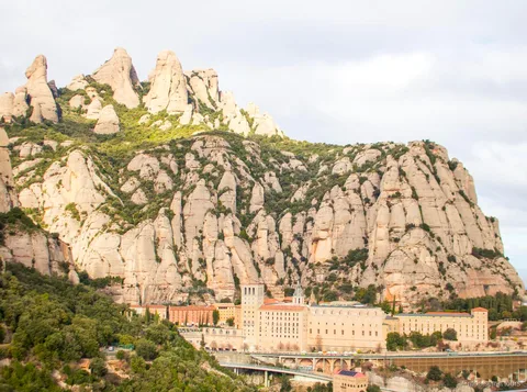 Verres de dégustation de vins D.O. Pla de Bages sur la journée complète au domaine à Montserrat