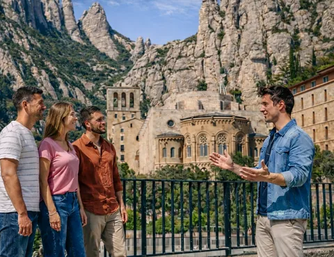Zestaw degustacyjny 3 cav z tradycyjnymi przekąskami w regionie Penedès