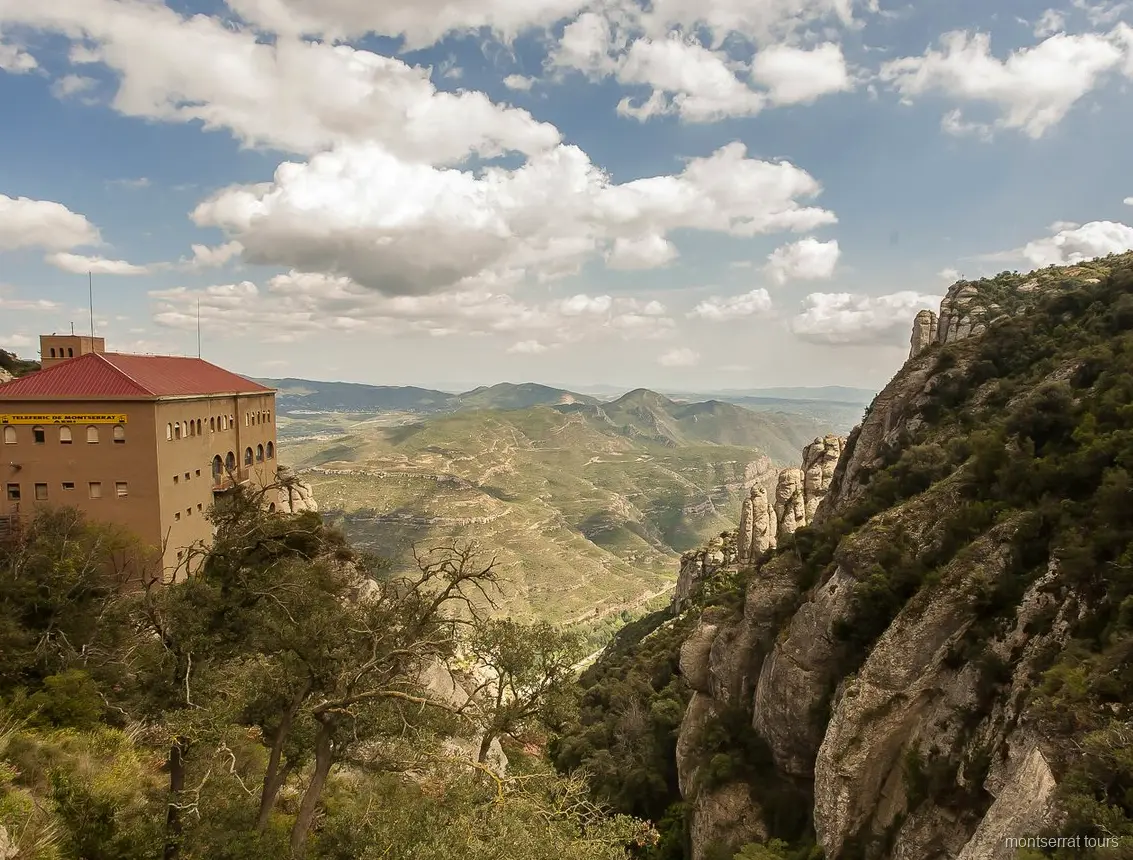 Traditioneel Catalaans lunchgerecht geserveerd bij het restaurant van Montserrat, inbegrepen bij het ticket