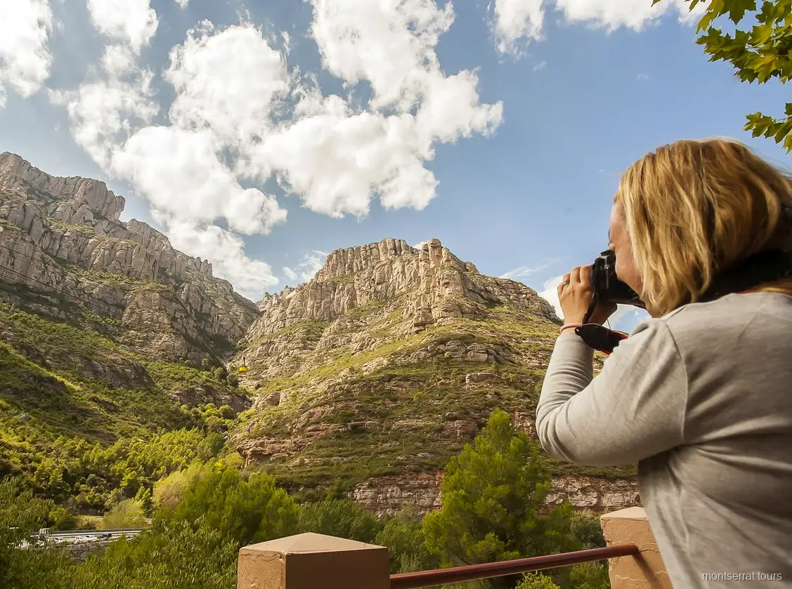 Ankommende Zahnradbahn in Montserrat beim Tot Montserrat Kombiticket