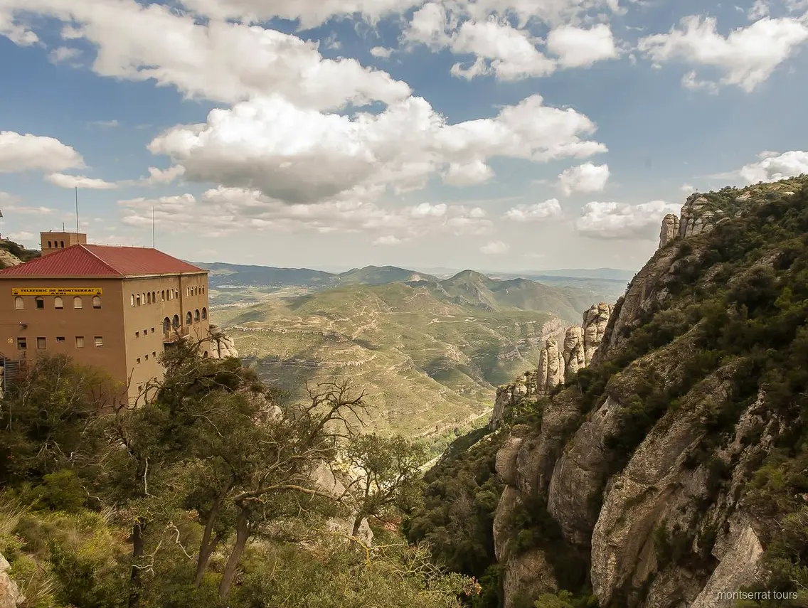Traditionelles katalanisches Gericht im Restaurant von Montserrat, enthalten im Ticket