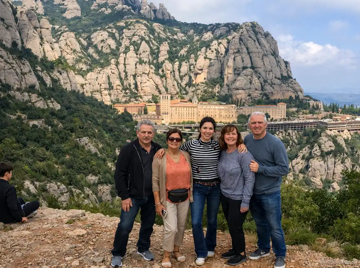 Bodega de cava con botellas en crianza visitada en la excursión a Montserrat